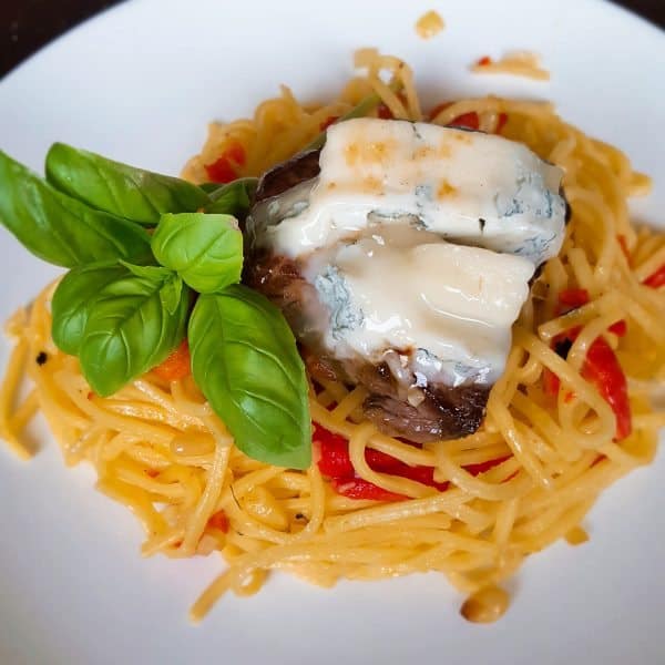 Spaghetti met biefstuk en gorgonzola