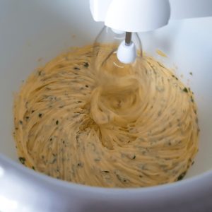 boter mixen met de kruiden