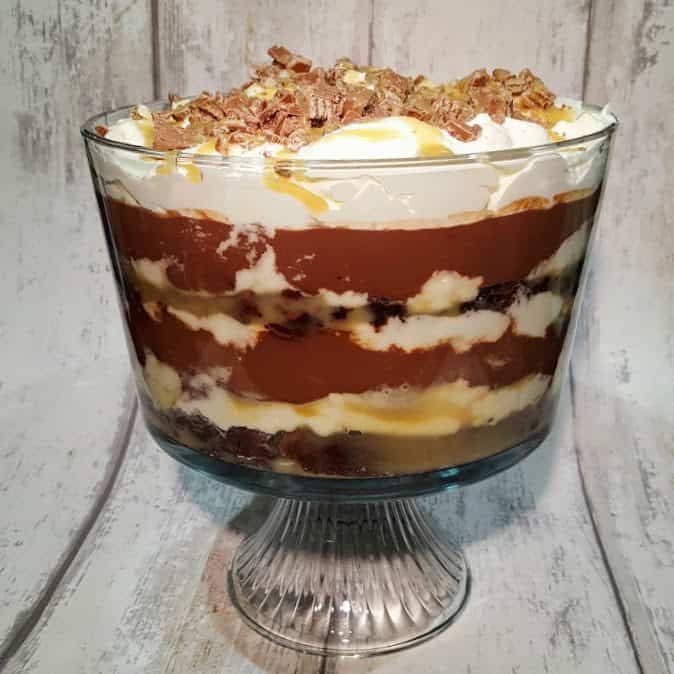 Kostuum Schildknaap Benadrukken Trifle met chocolade en karamel | Out mijn keuken