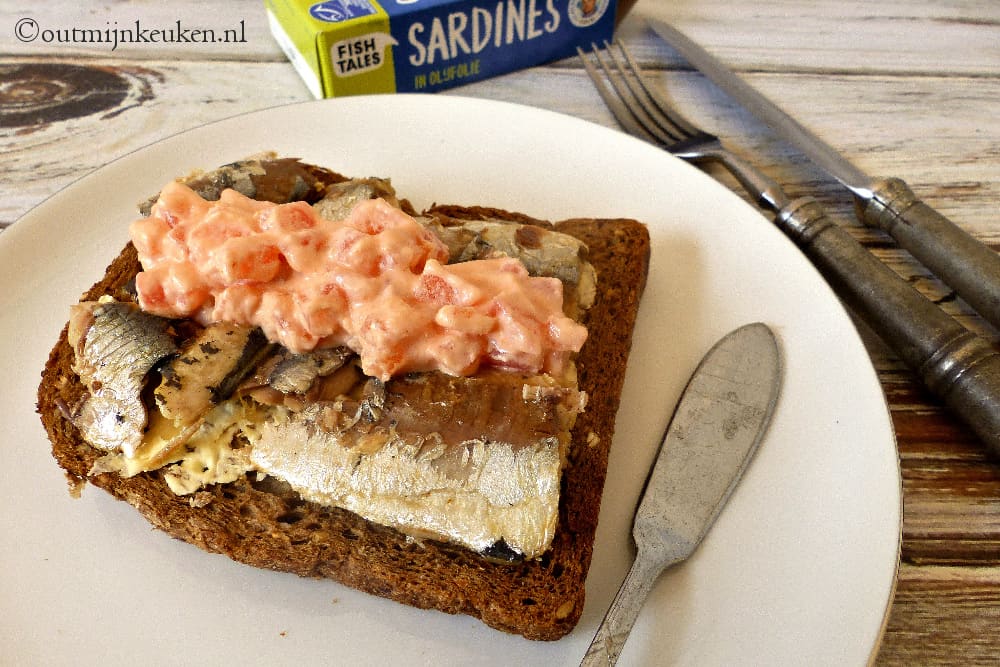 Sardines met tomaten mayonaise op brood recept