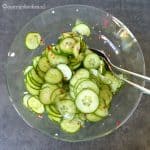 Oosterse komkommer salade