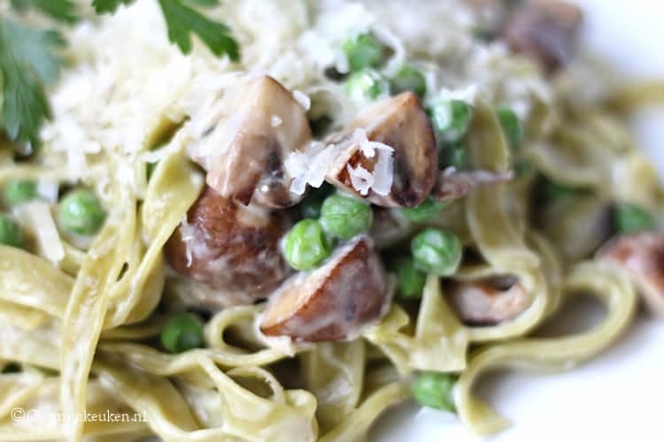 pasta met champignons en kaassaus recept